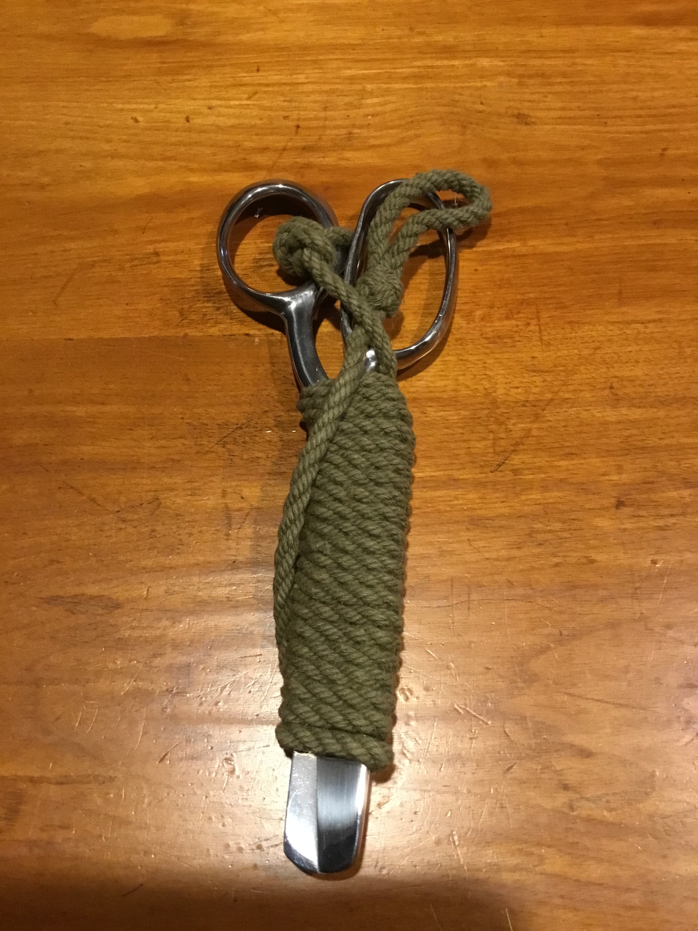 Canadian Military Medical Scissors with Lanyard – Roy's Army Surplus ...