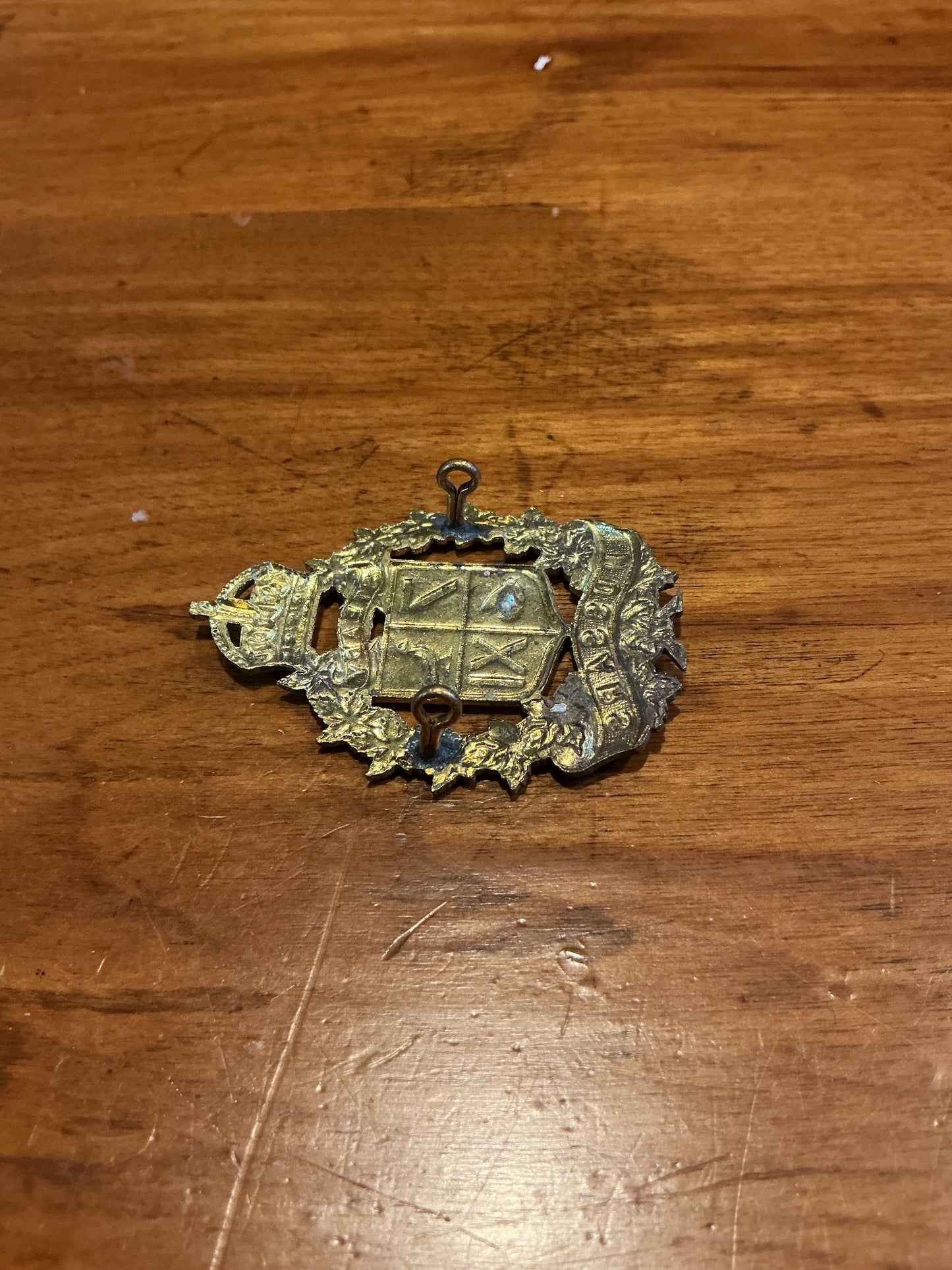 WW2 7/11TH HUSSARS Canadian CAP BADGE