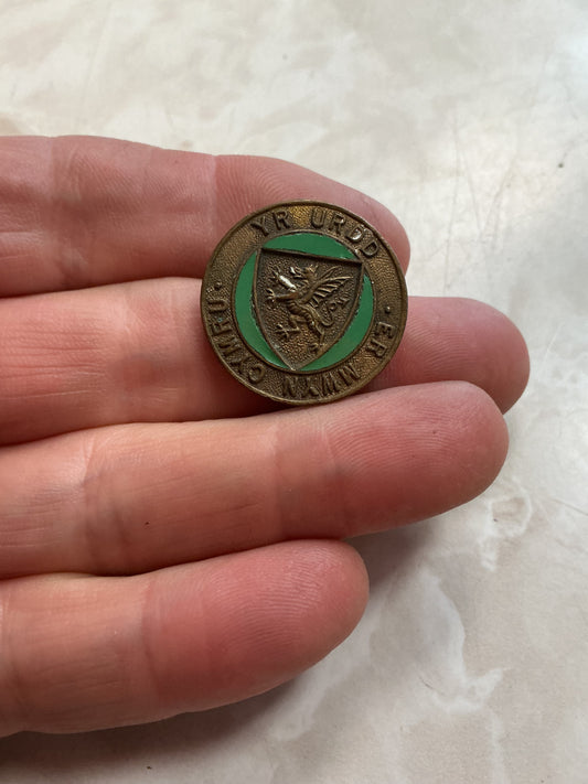 Welsh Youth badge was made by Thomas Fattorini Ltd, Regent Street, Birmingham