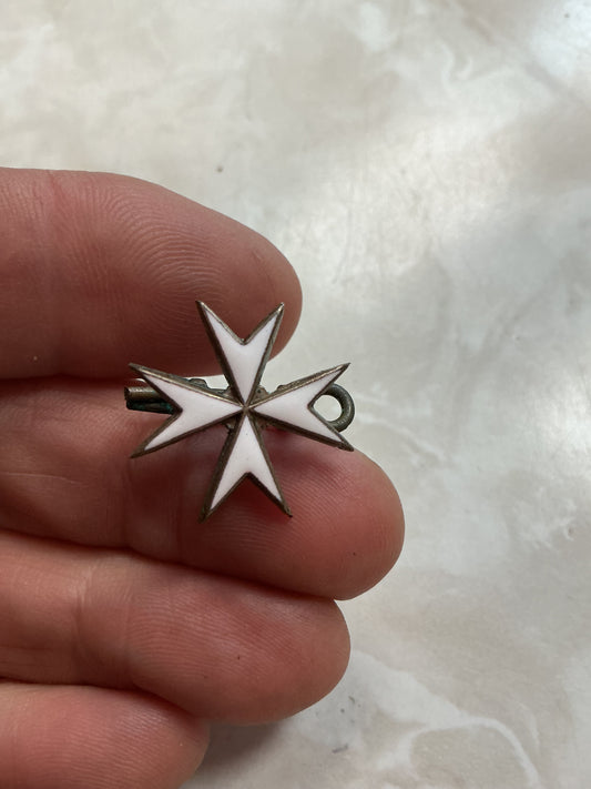 Early St. John ambulance collar badge