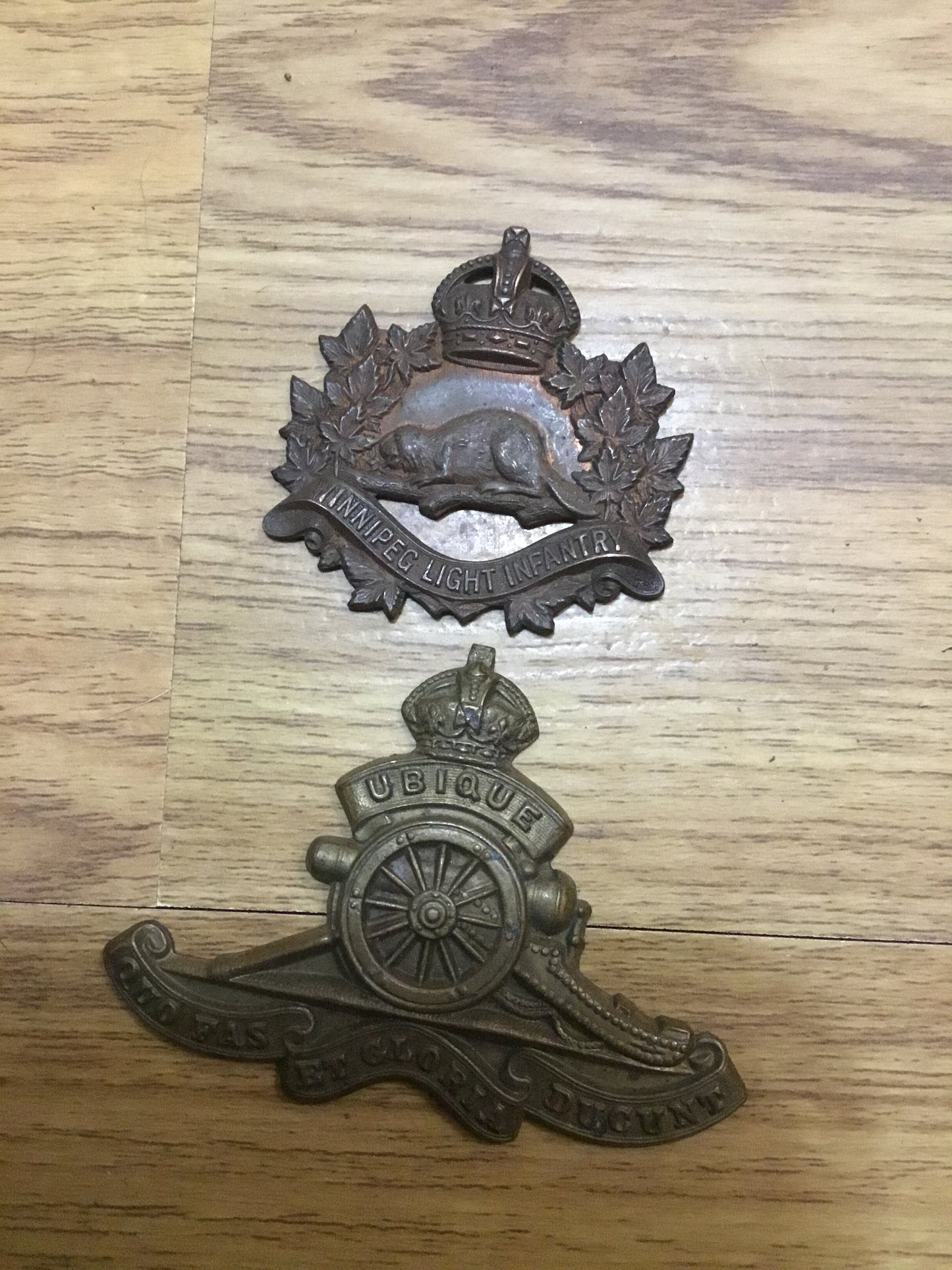 WW2 Canadian Winnipeg Light Infantry Badge. And King Crown Artillery Badge