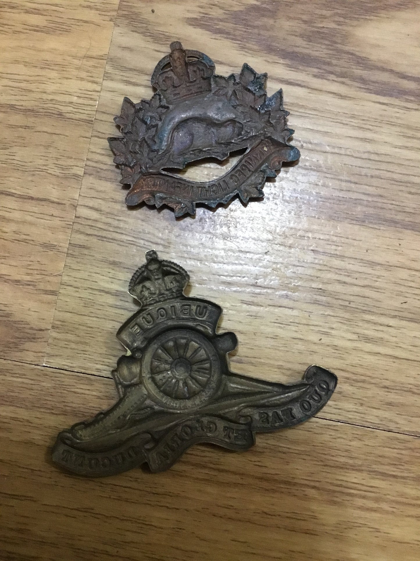 WW2 Canadian Winnipeg Light Infantry Badge. And King Crown Artillery Badge