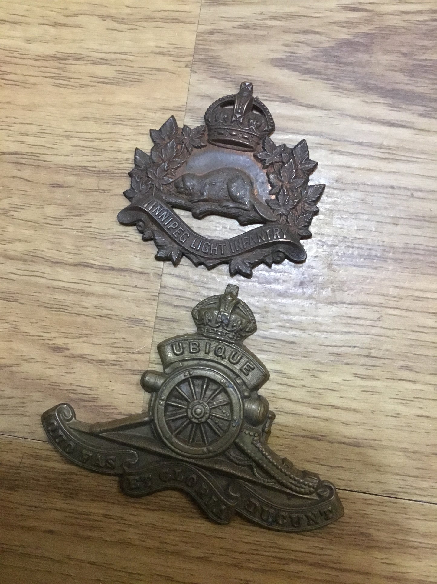 WW2 Canadian Winnipeg Light Infantry Badge. And King Crown Artillery Badge