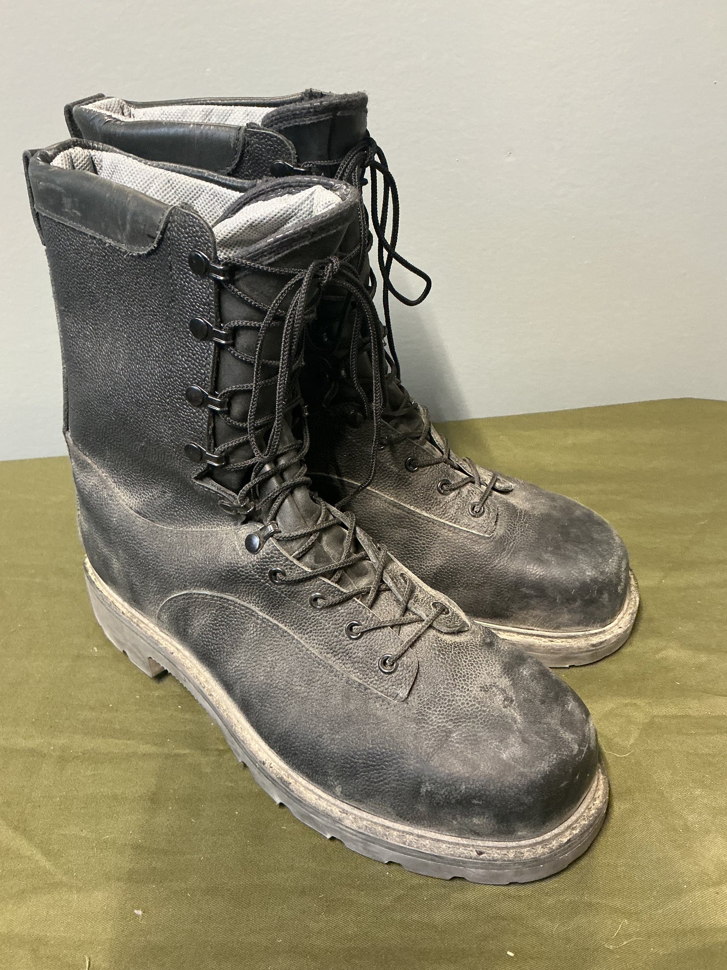 TERRA COLD WEATHER SAFETY BOOTS SIZE 13