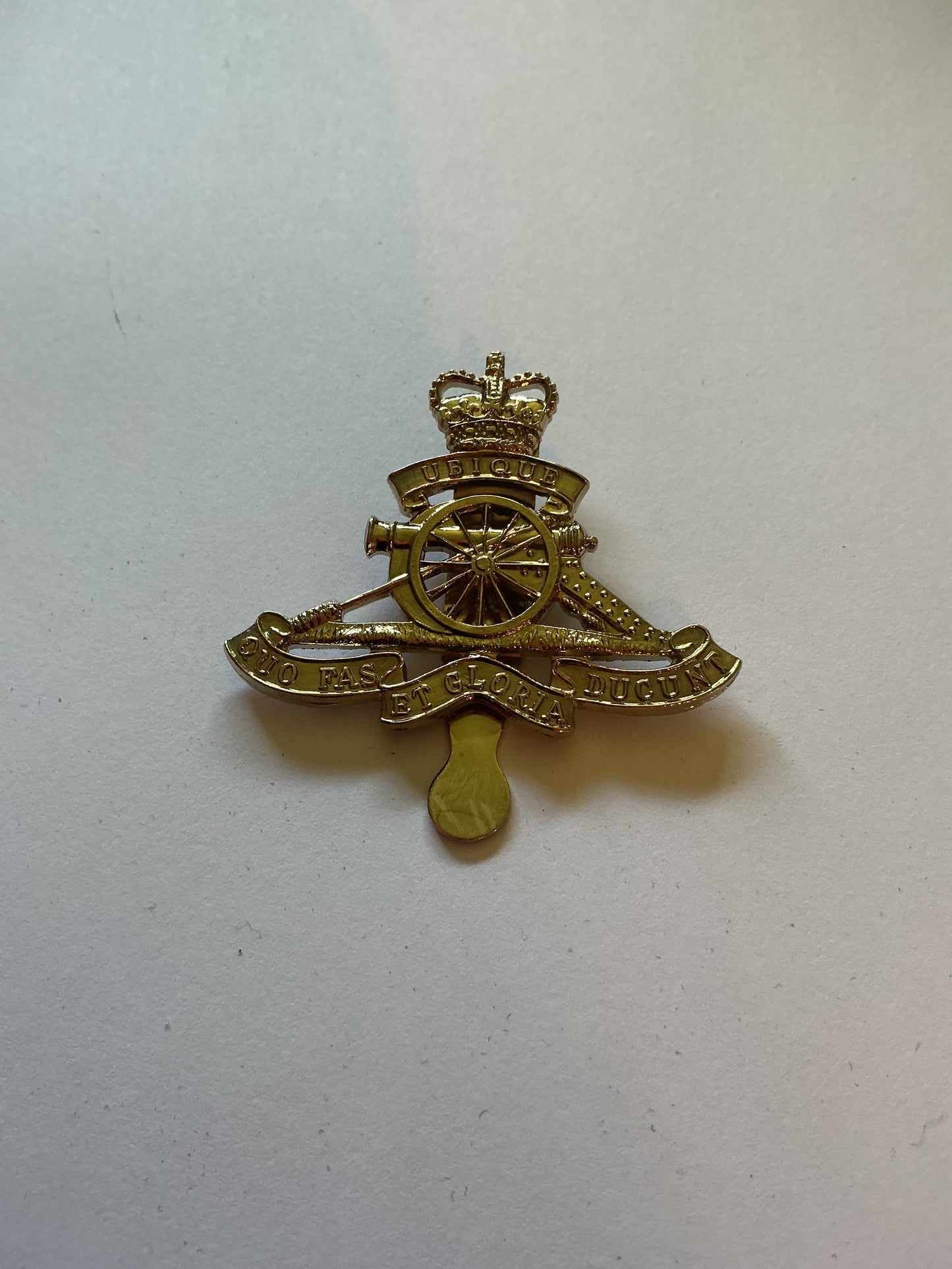 RCA ROYAL CANADIAN ARTILLERY HAT BADGE