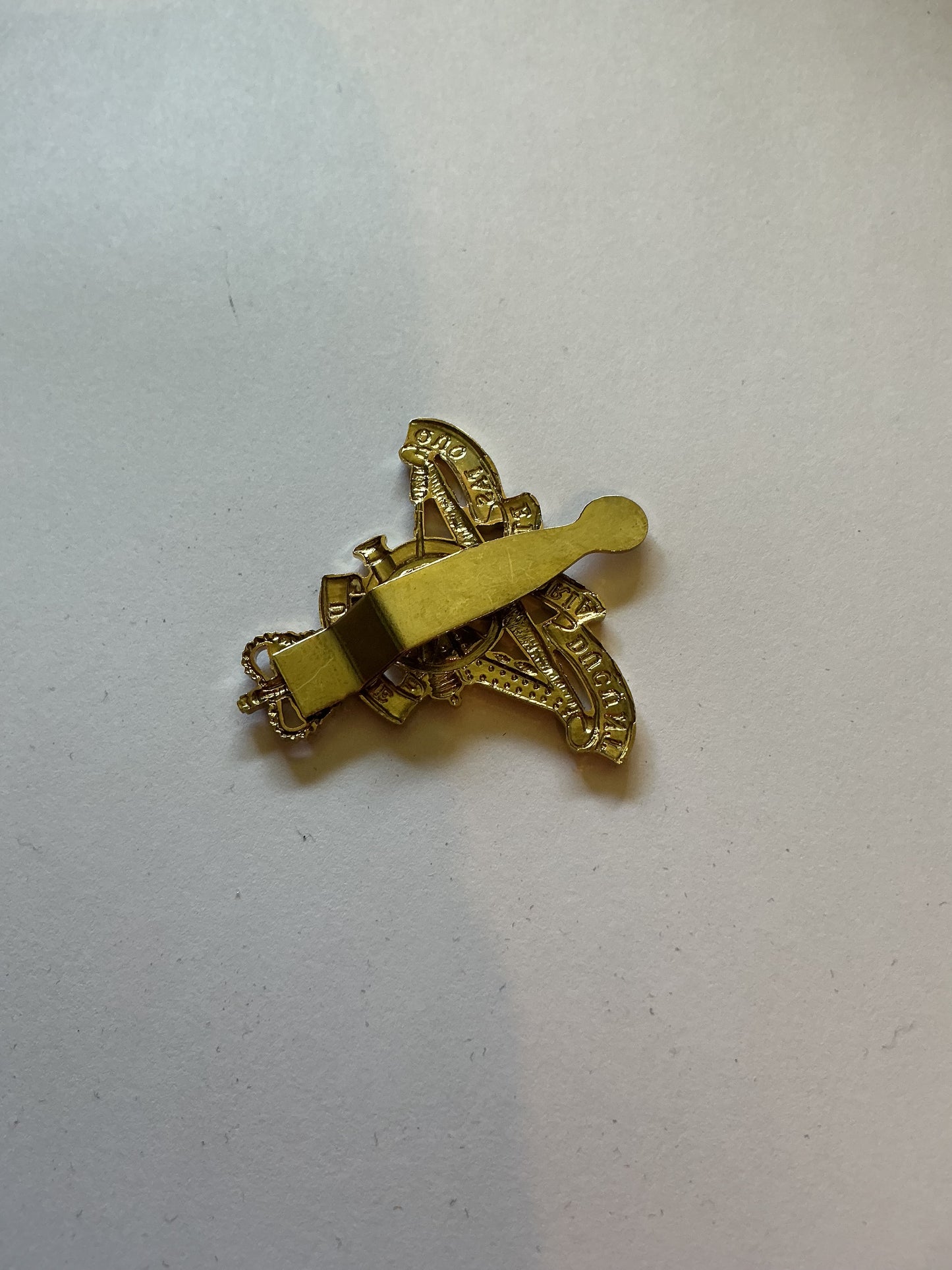 RCA ROYAL CANADIAN ARTILLERY HAT BADGE