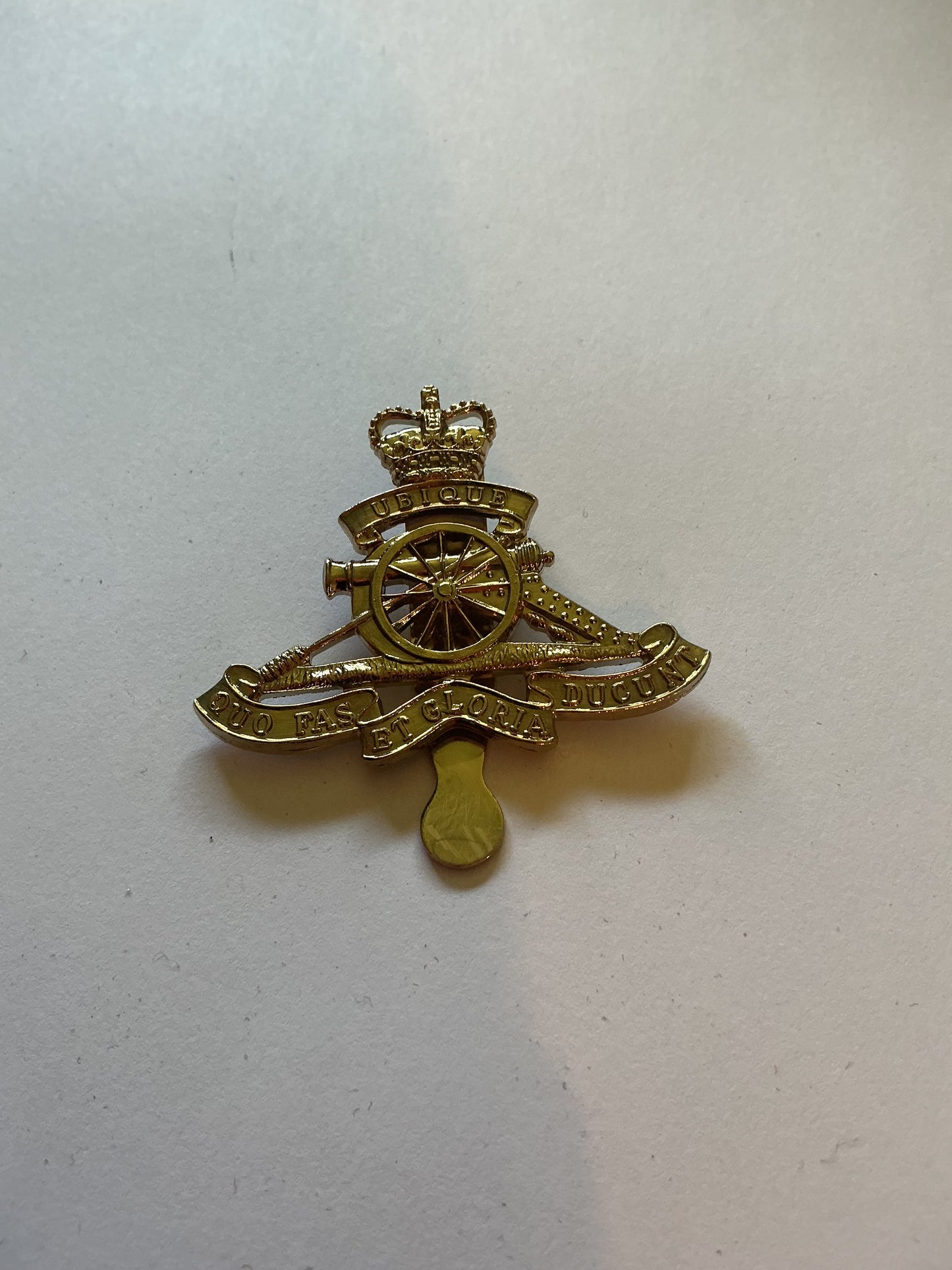 RCA ROYAL CANADIAN ARTILLERY HAT BADGE