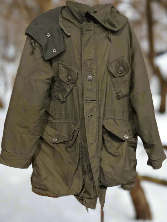 Vintage Canadian  Forces Arctic.  Parka (Medium Short
