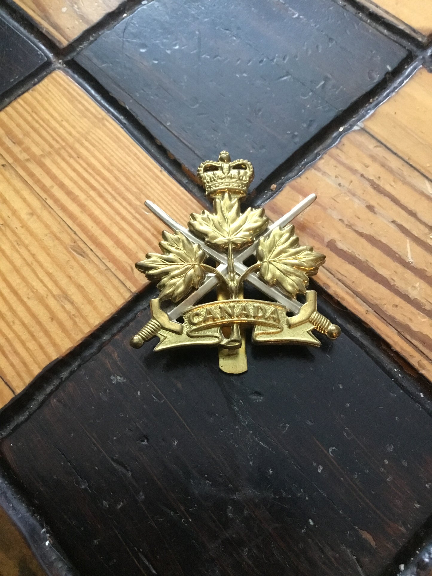 Post War Canadian General list badge .