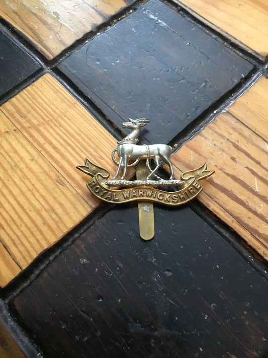 Royal Warwickshire WW2 Royal Warwickshire Regiment Cap Badge , Nice striking