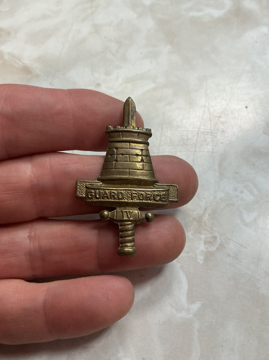 ORIGINAL RHODESIAN SECURITY FORCES GUARD FORCE BRASS CAP BADGE