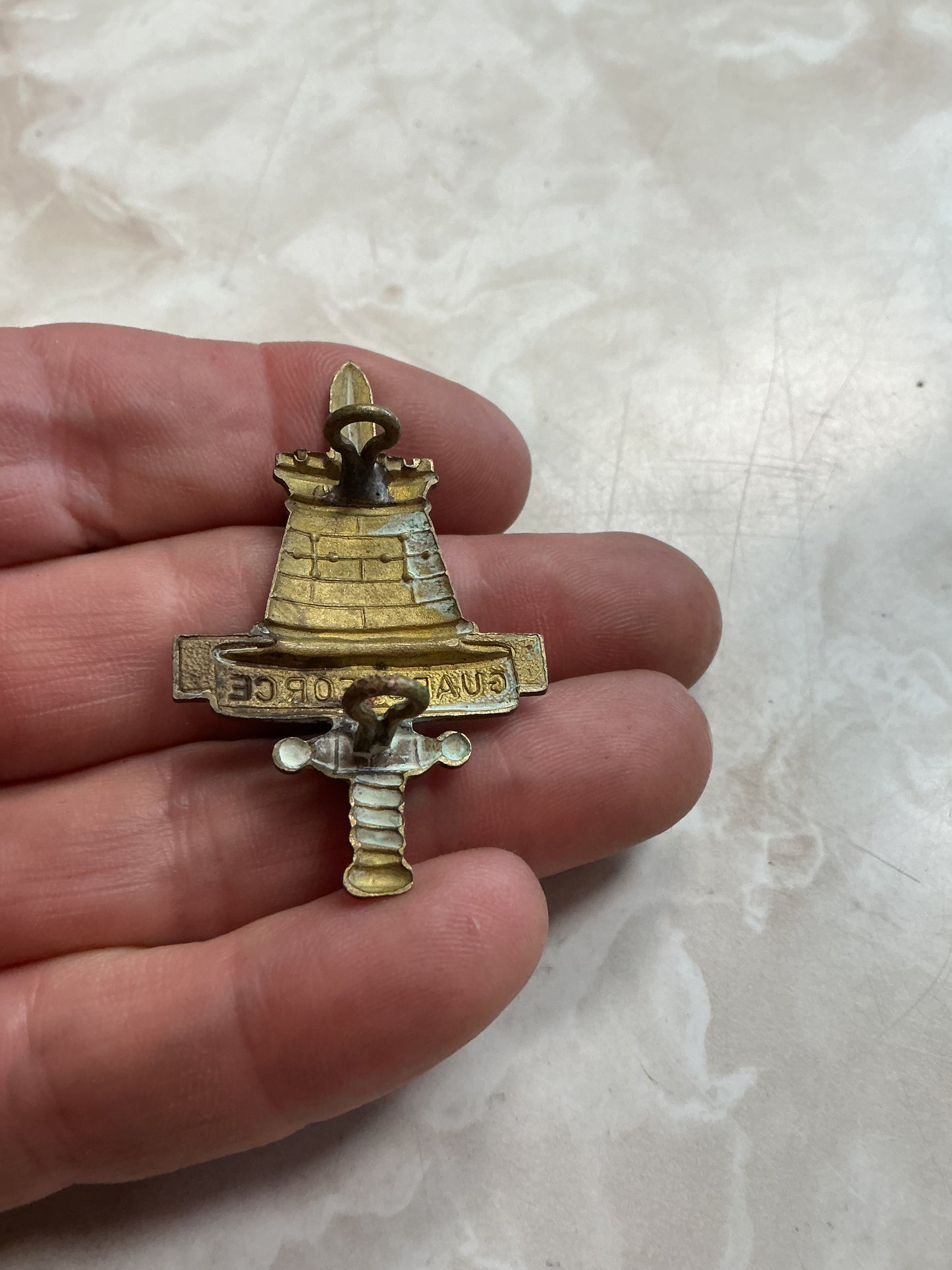 ORIGINAL RHODESIAN SECURITY FORCES GUARD FORCE BRASS CAP BADGE
