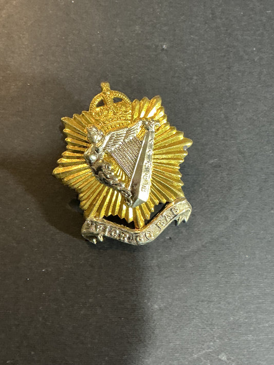 WW2 Irish Regiment Of Canada Cap Badge
