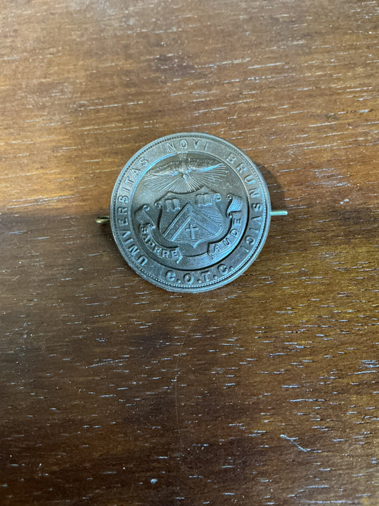 WW2 Canadian COTC University Of New Brunswick Cap Badge