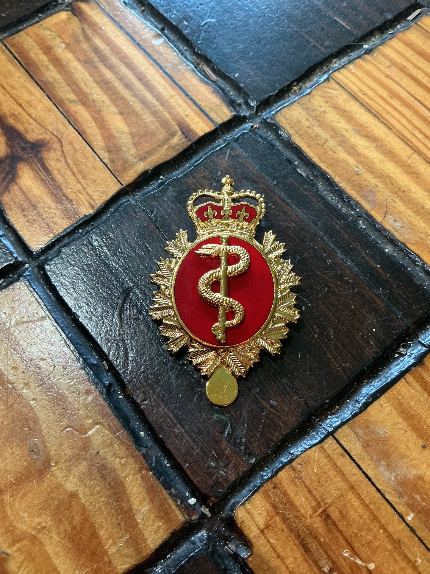 Royal Canadian Medical Corp Hat Badge Queens Crown