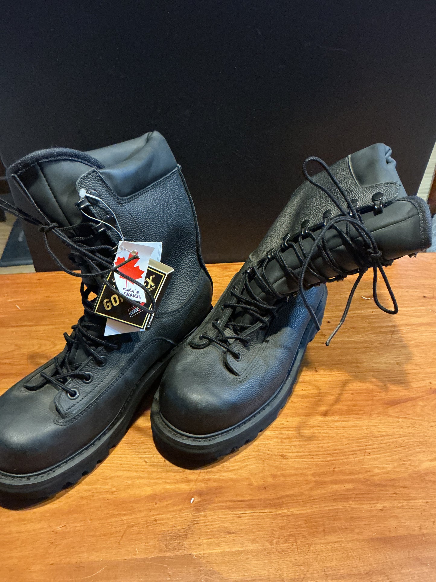 New STC WET WEATHER COMBAT BOOTS SIZE 7.5 Narrow