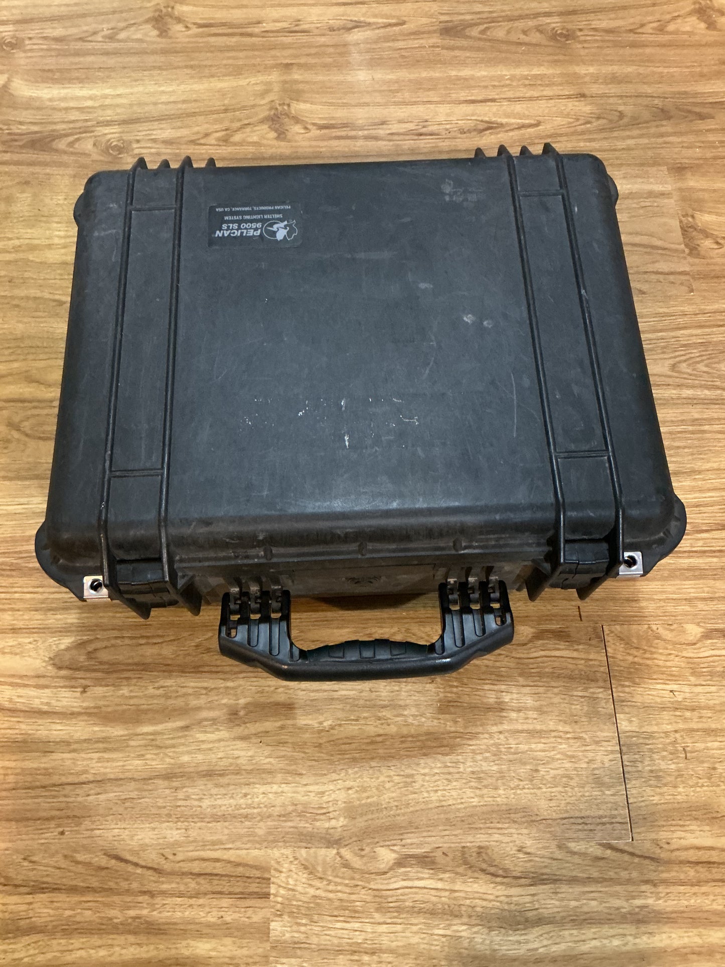 Pelican 9500 SLS shelter-lighting system box