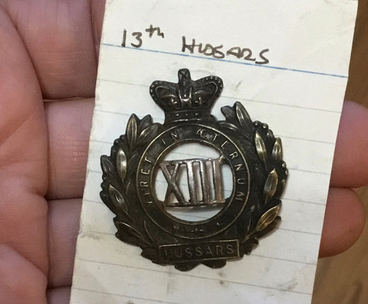 BRITISH - VICTORIAN 13TH HUSSARS CAP BADGE