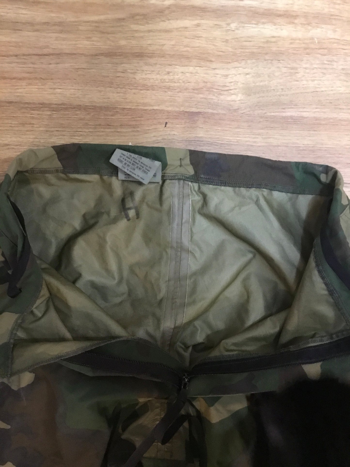 U.S. Military Woodland Pattern Pants Wet Weather size small tall
