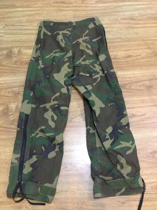U.S. Military Woodland Pattern Pants Wet Weather size small tall