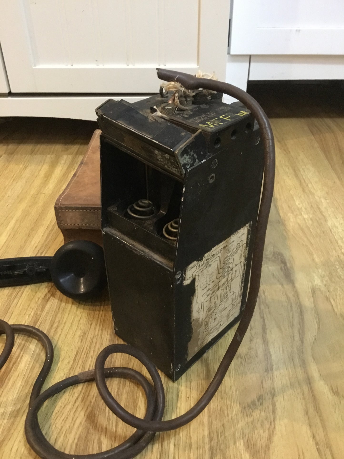 POST-WWII U.S MILITARY EE-8-A FIELD TELEPHONE