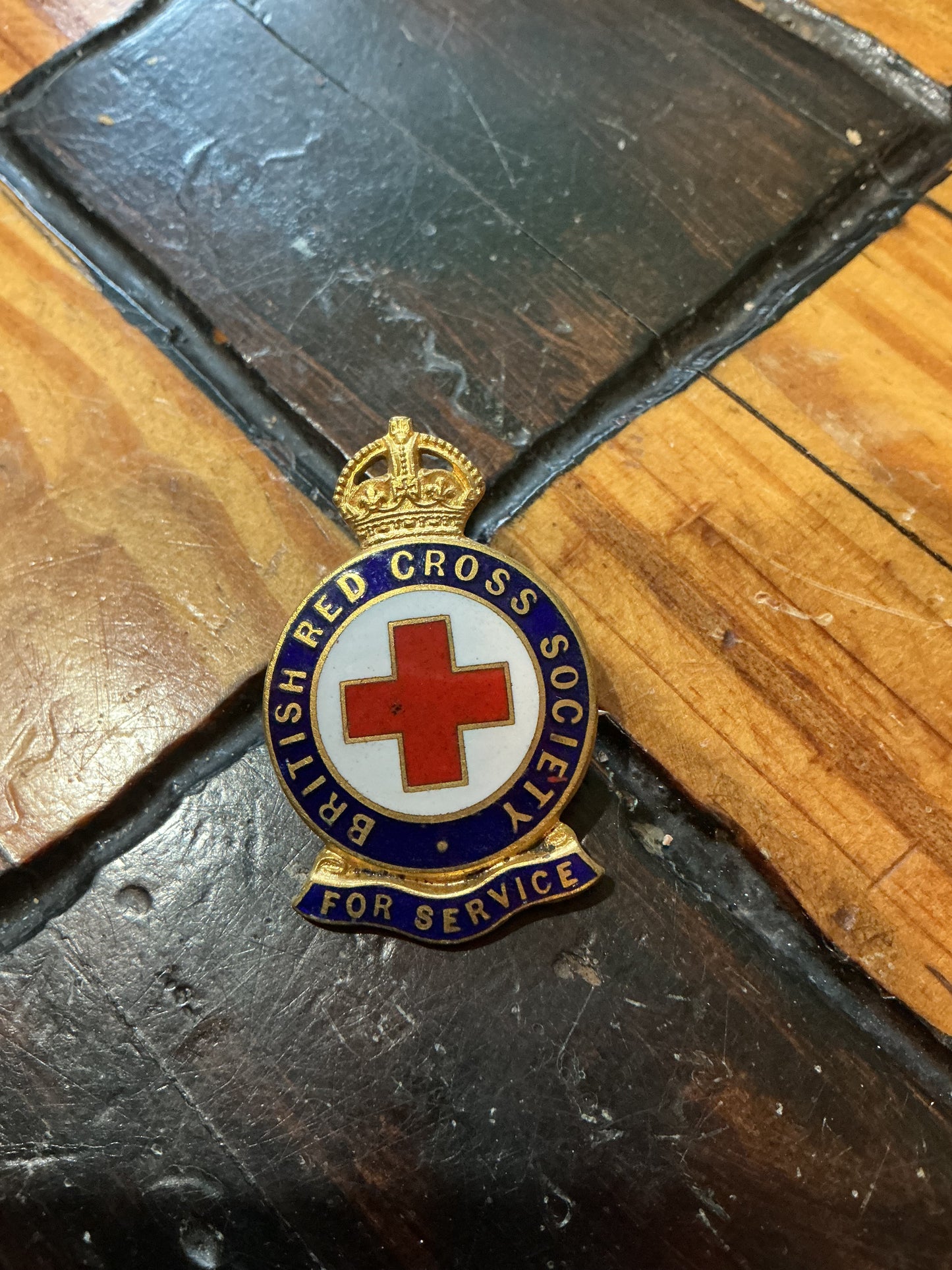 BRITISH RED CROSS SERVICE BADGE KINGS CROWN
