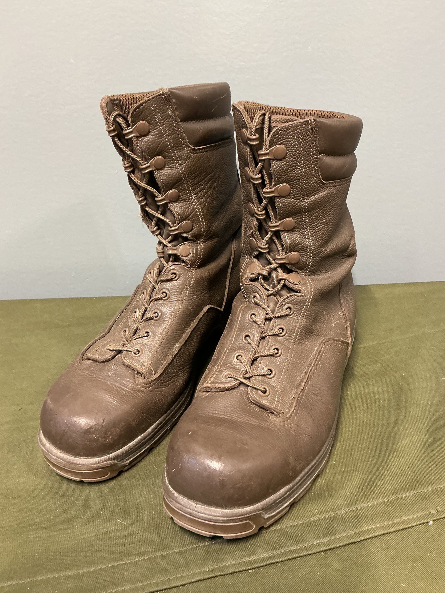 Canadian Military Royer Boots Size 10.5 or 275/108