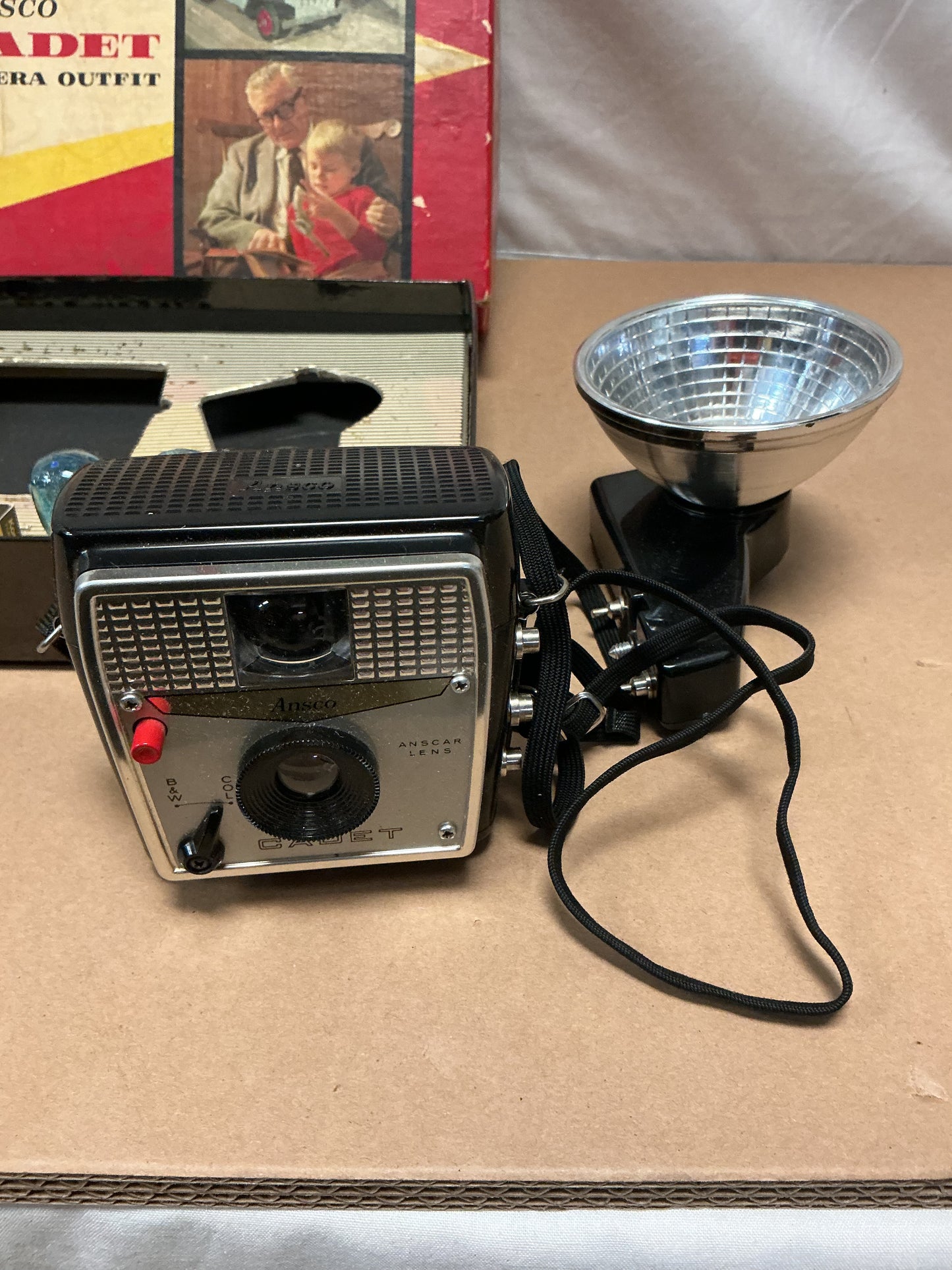 VINTAGE 1950s ANSCO CADET CAMERA W/FLASH in BOX