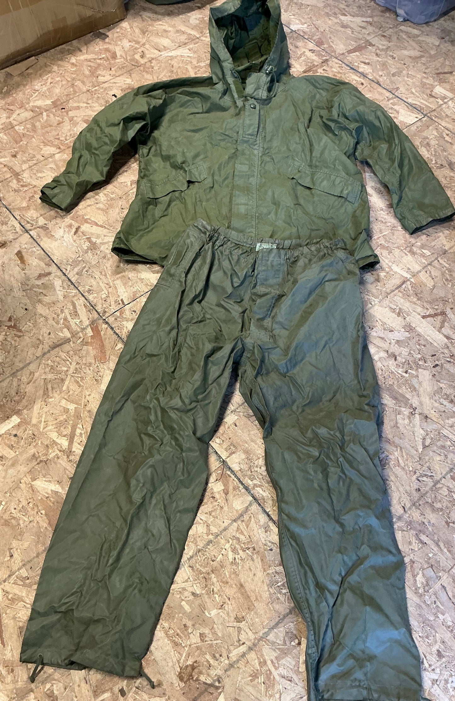 Canadian Forces 2 Piece Rain Suit Size Large