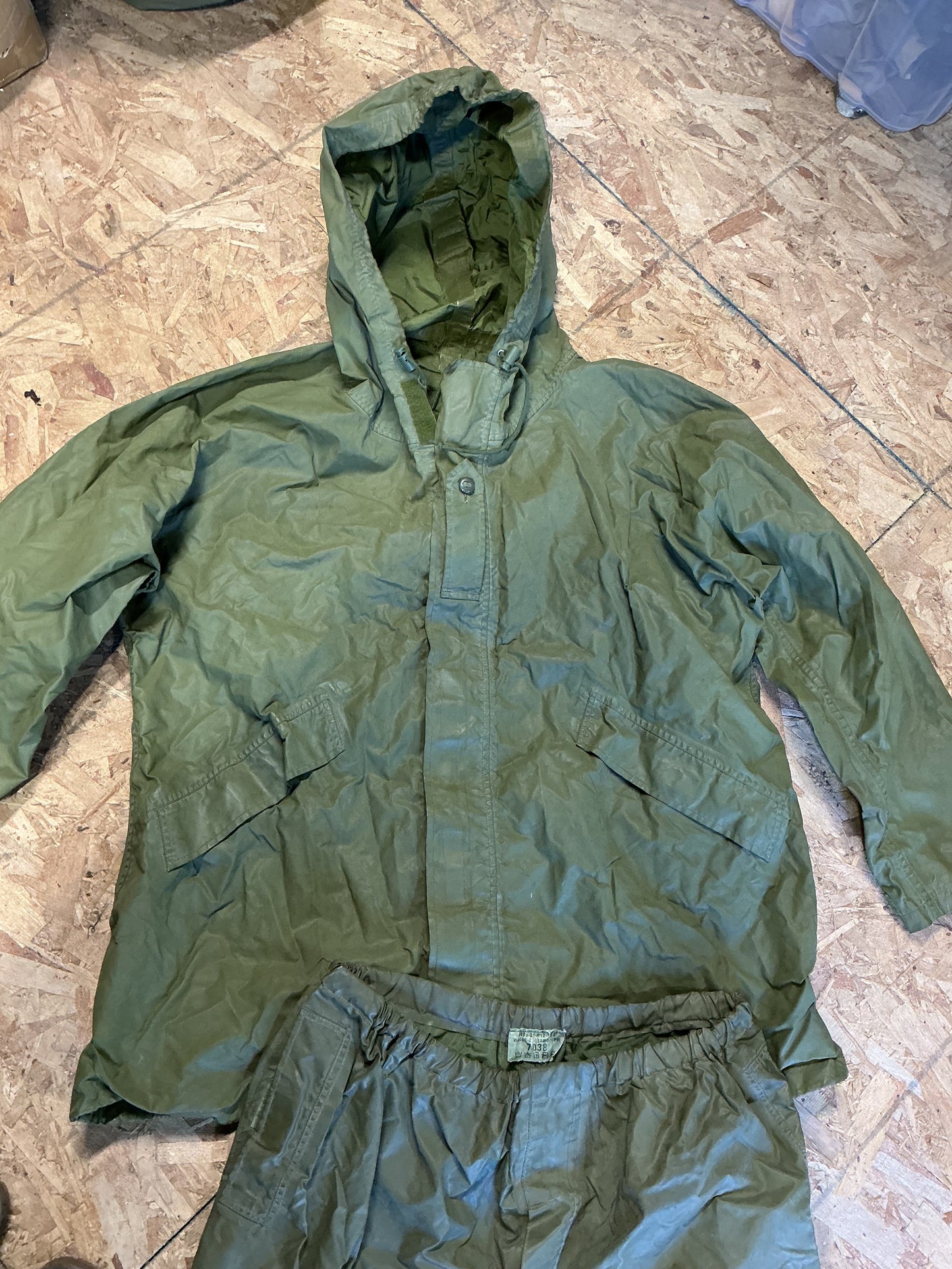 Canadian Forces 2 Piece Rain Suit Size Large