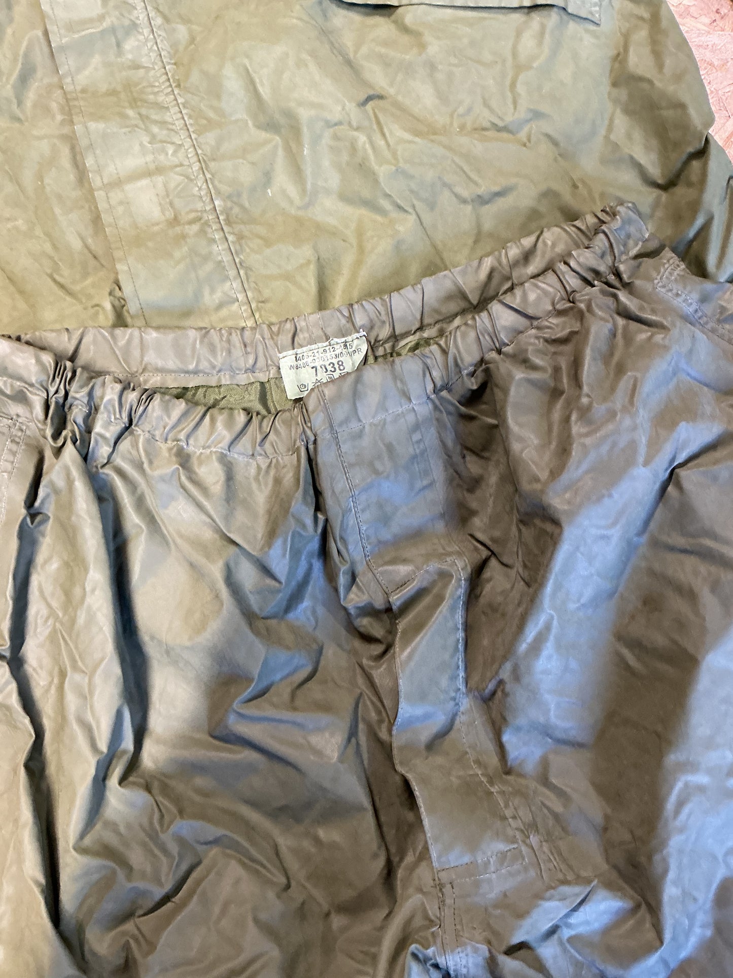 Canadian Forces 2 Piece Rain Suit Size Large
