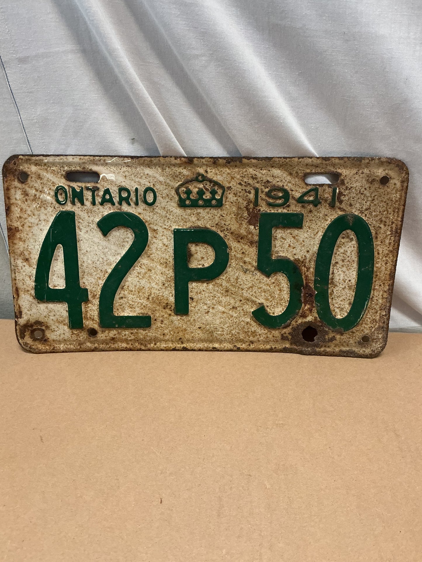 Vintage 1941 ONTARIO LICENSE PLATE- 42 P 50