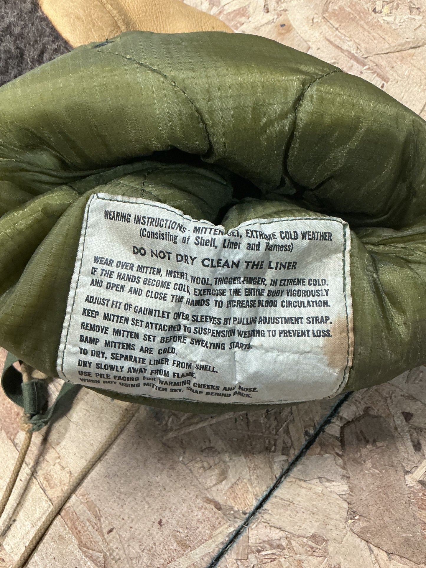 U.S. MILITARY ARCTIC MITTS  WITH REMOVABLE LINER LARGE
