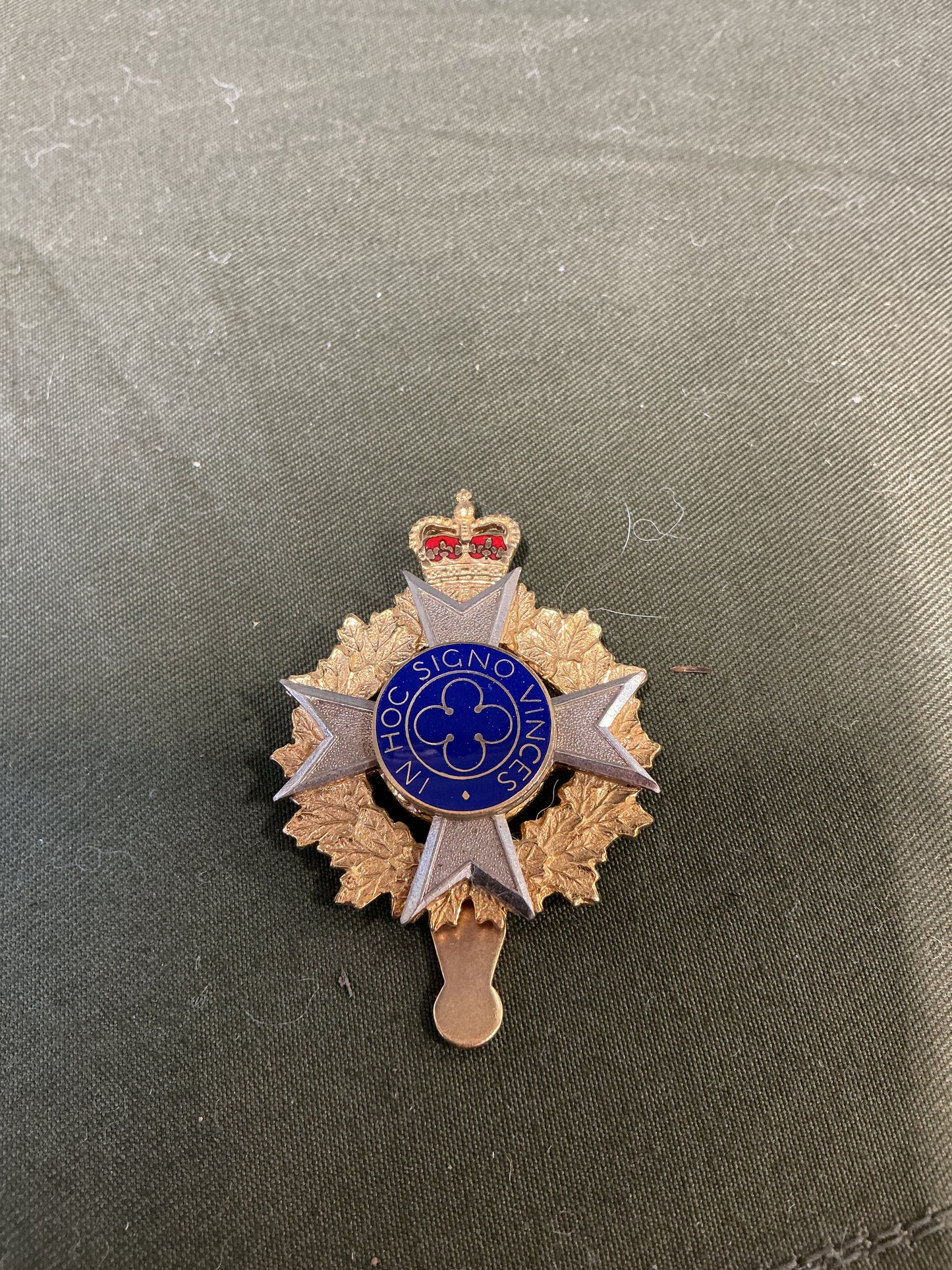 Royal Canadian Army Chaplains' Corps (Christian) with Queen Elizabeth's Crown Hat Badge