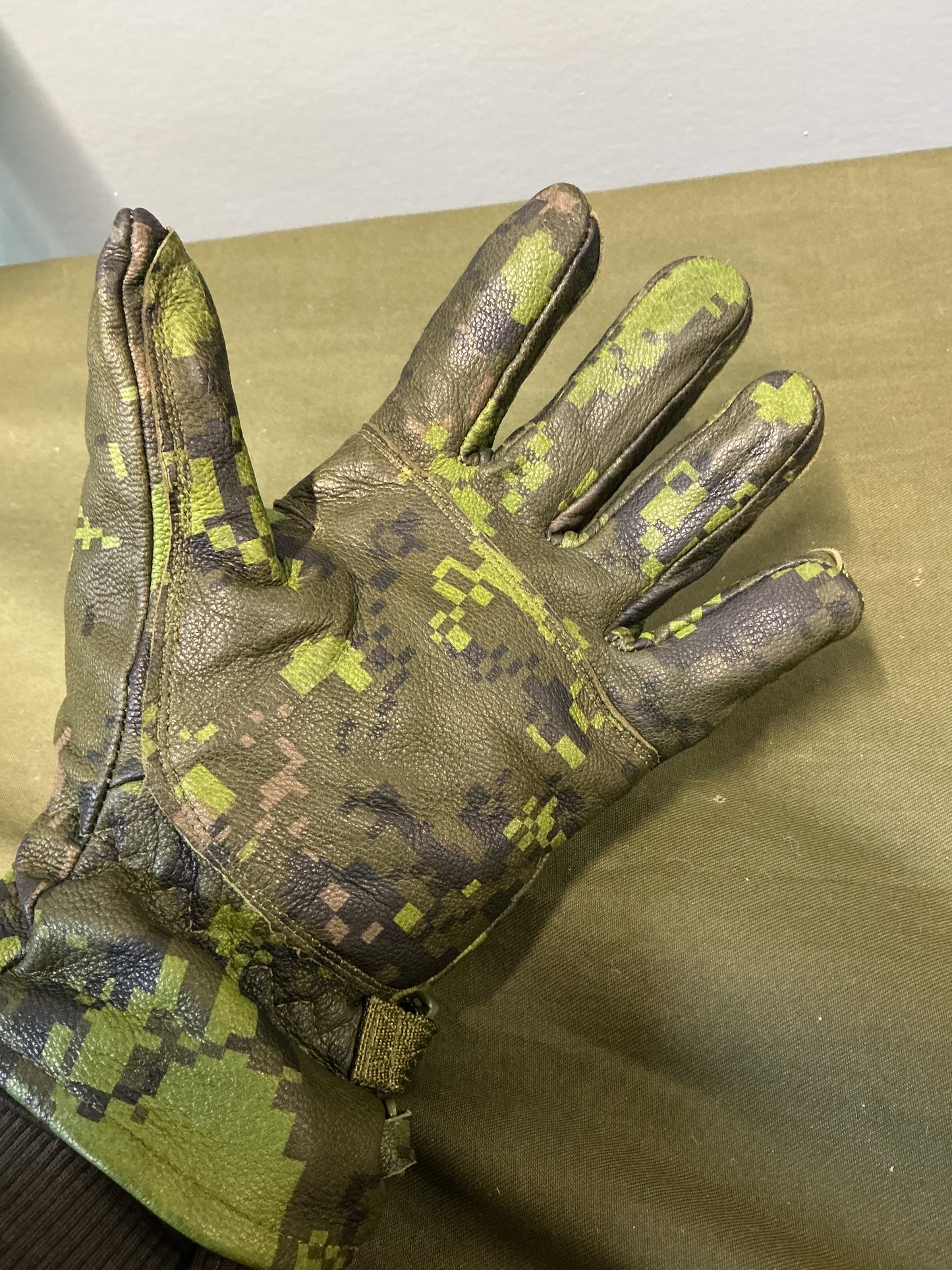 Canadian Forces CADPAT Leather Gloves