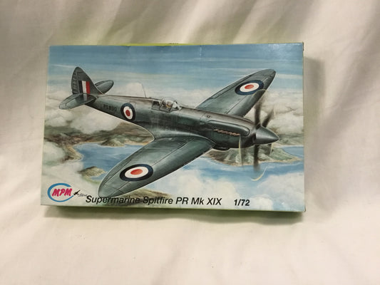 Supermarine Spitfire PR MK XIX 1/72 Scale Model