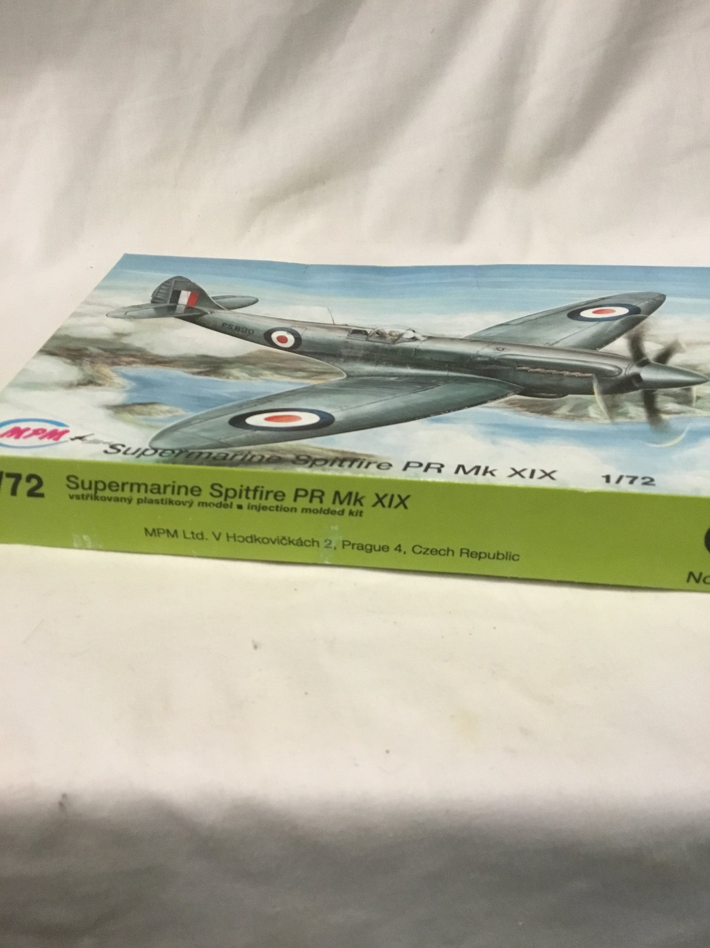 Supermarine Spitfire PR MK XIX 1/72 Scale Model