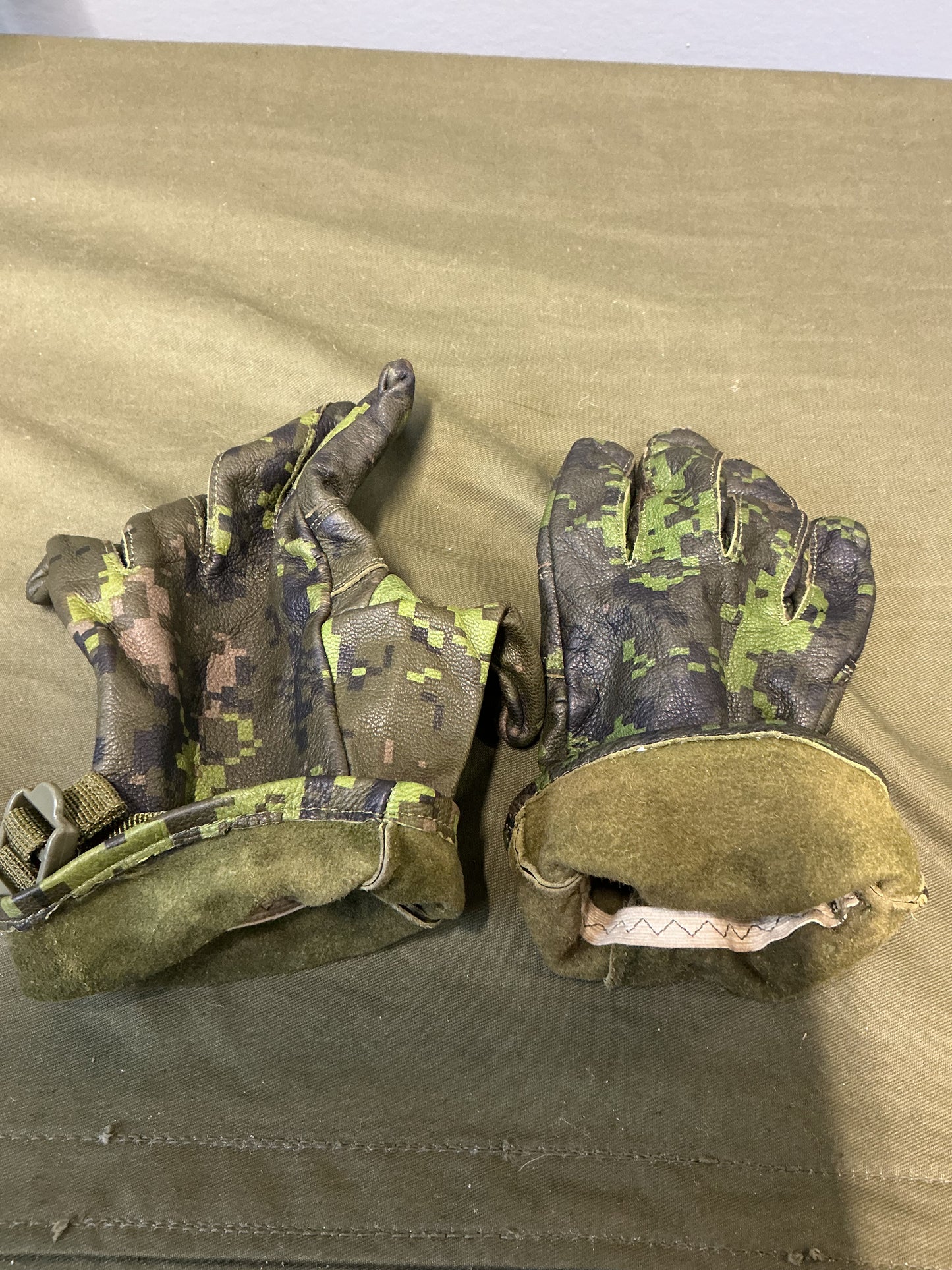 Canadian Forces CADPAT Leather Gloves