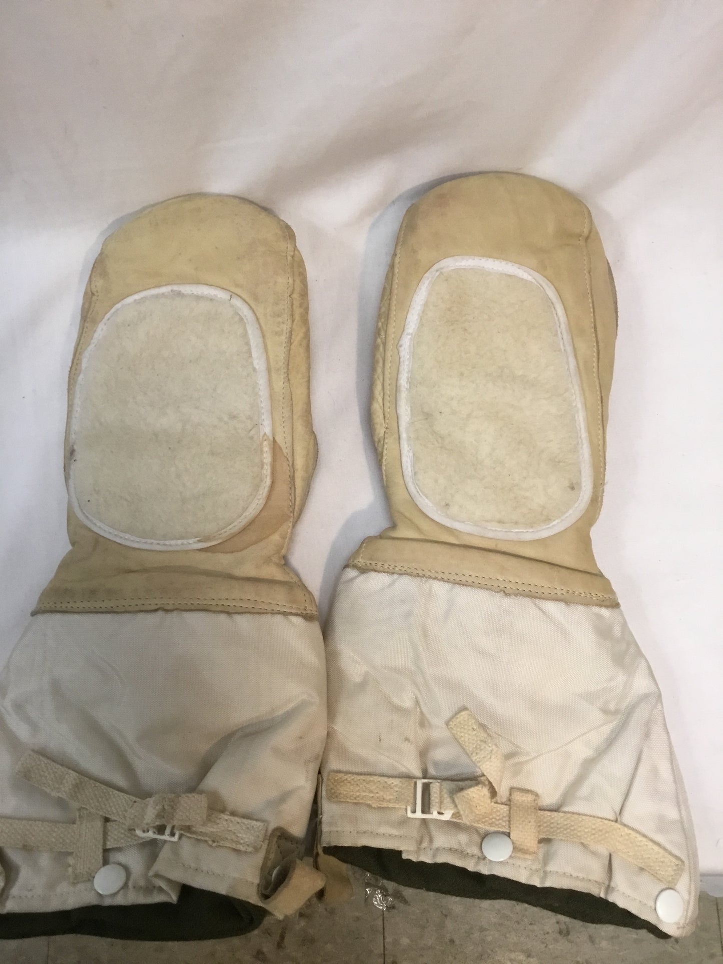Canadian Military Artic Mitts Roy's Army Surplus & Collectables