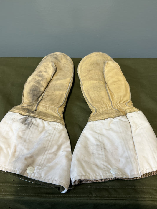 Canadian military Arctic mitts with removable liners , size ;medium