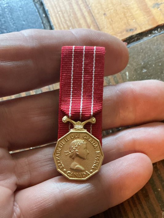 Canadian Decoration Miniature Medal /Pin