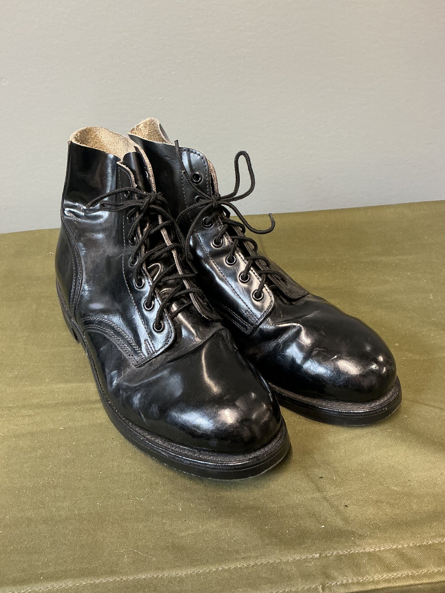 Vintage Canadian Forces Parade Boots 10 1/2 F