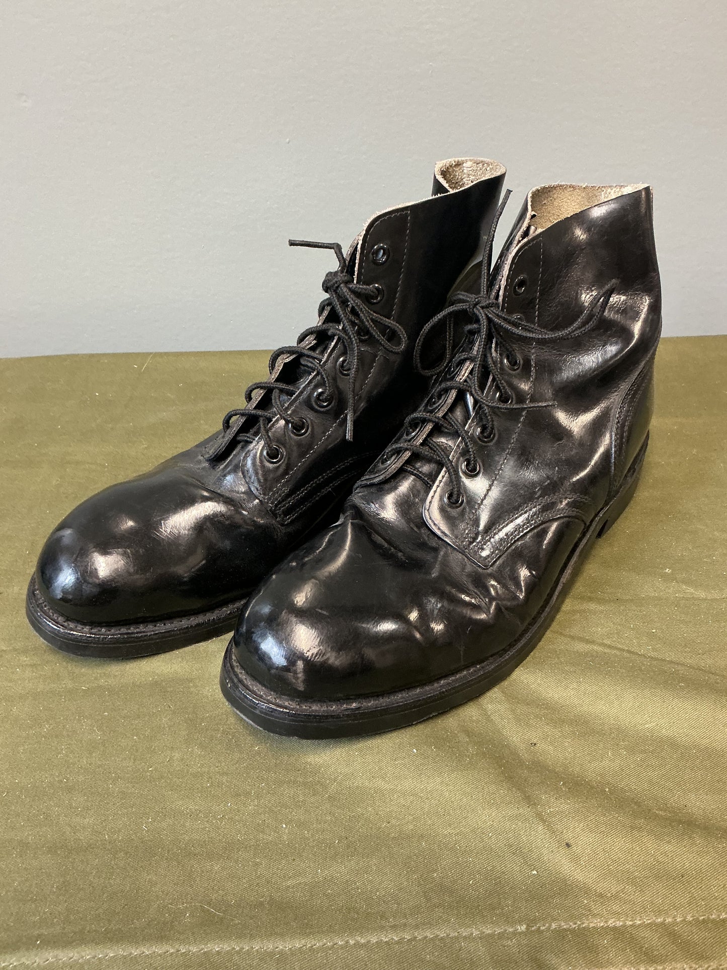 Vintage Canadian Forces Parade Boots 10 1/2 F
