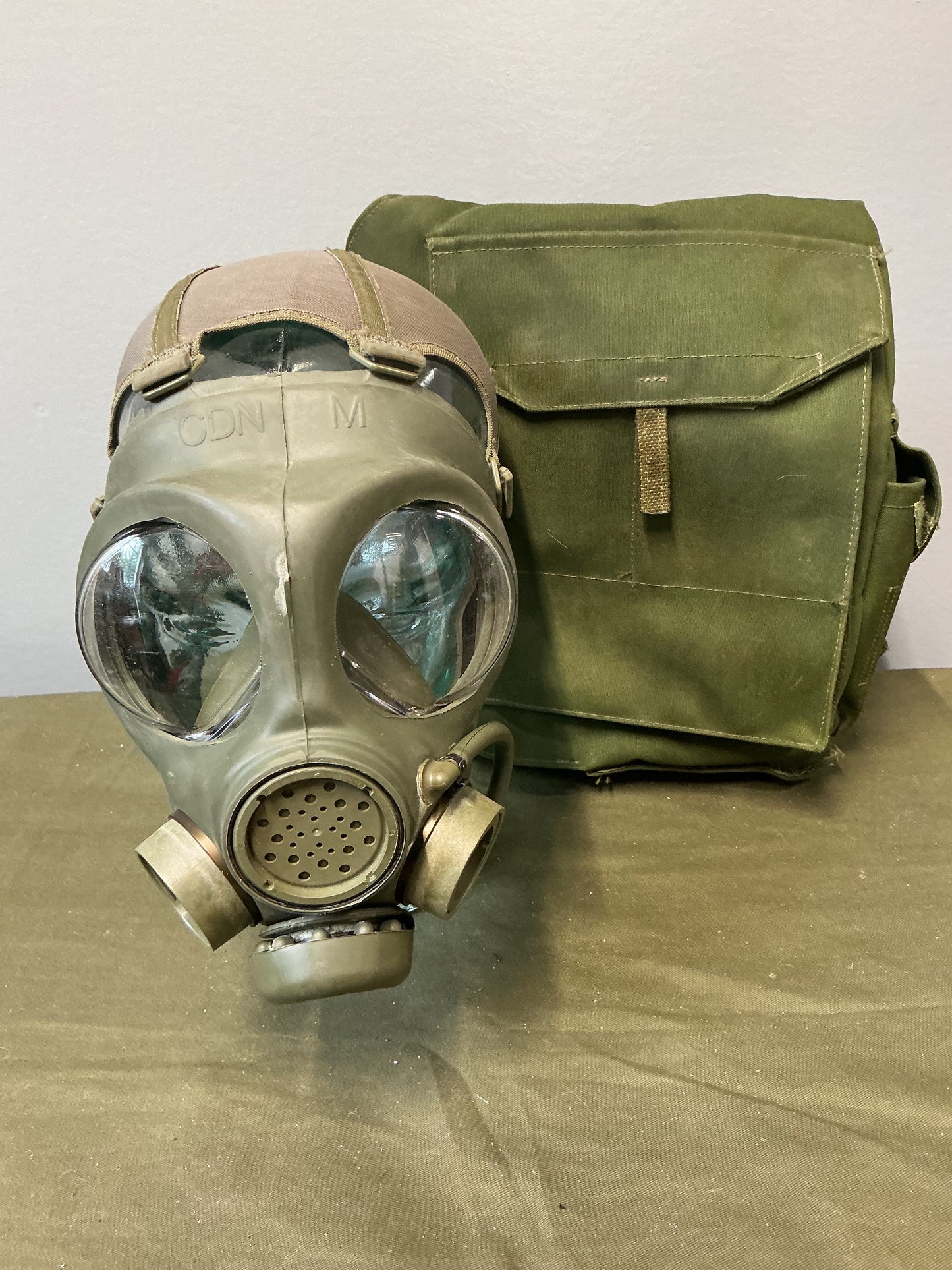 Canadian Forces C4 Gas Mask and Carry Bag