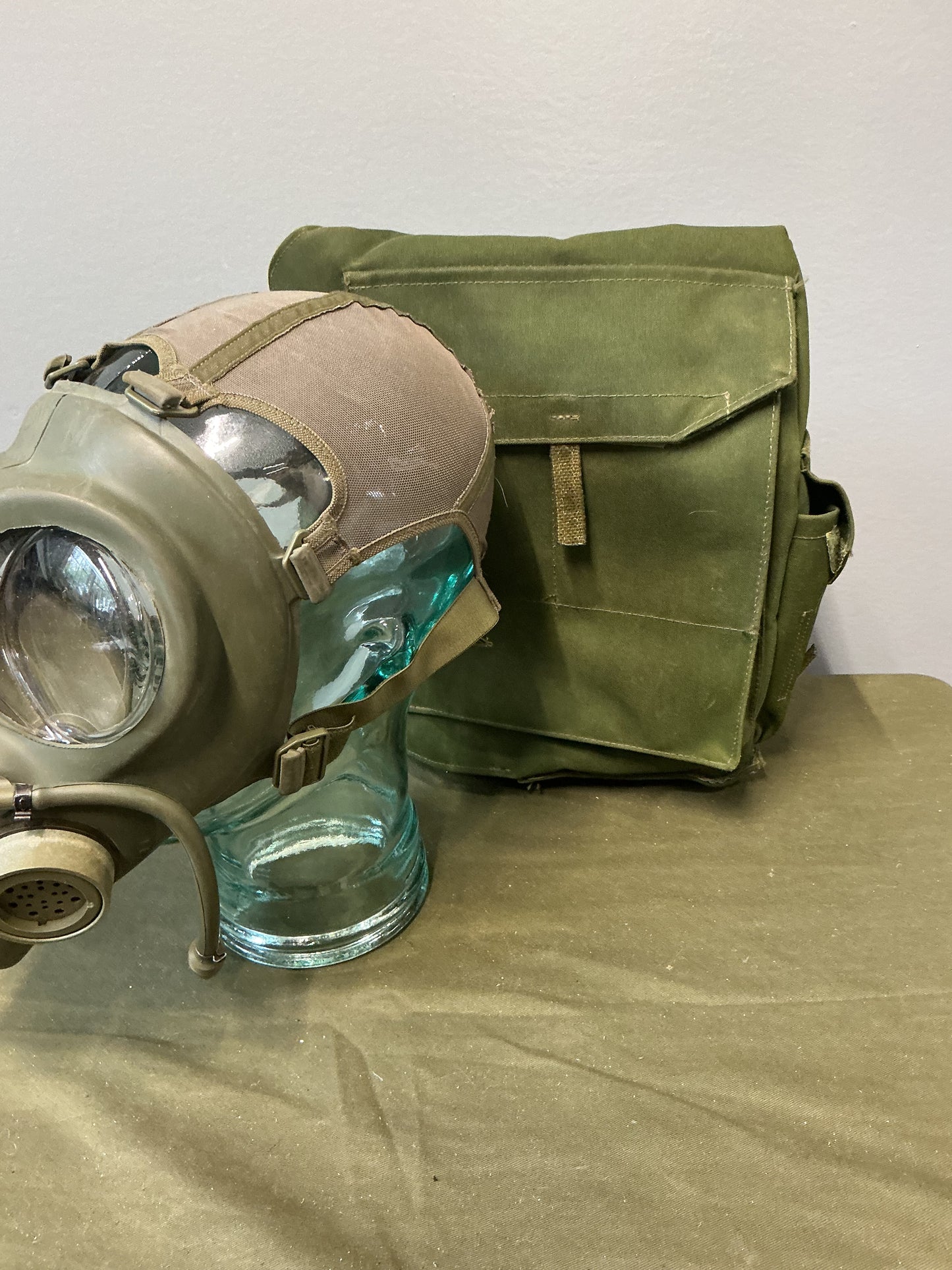 Canadian Forces C4 Gas Mask and Carry Bag