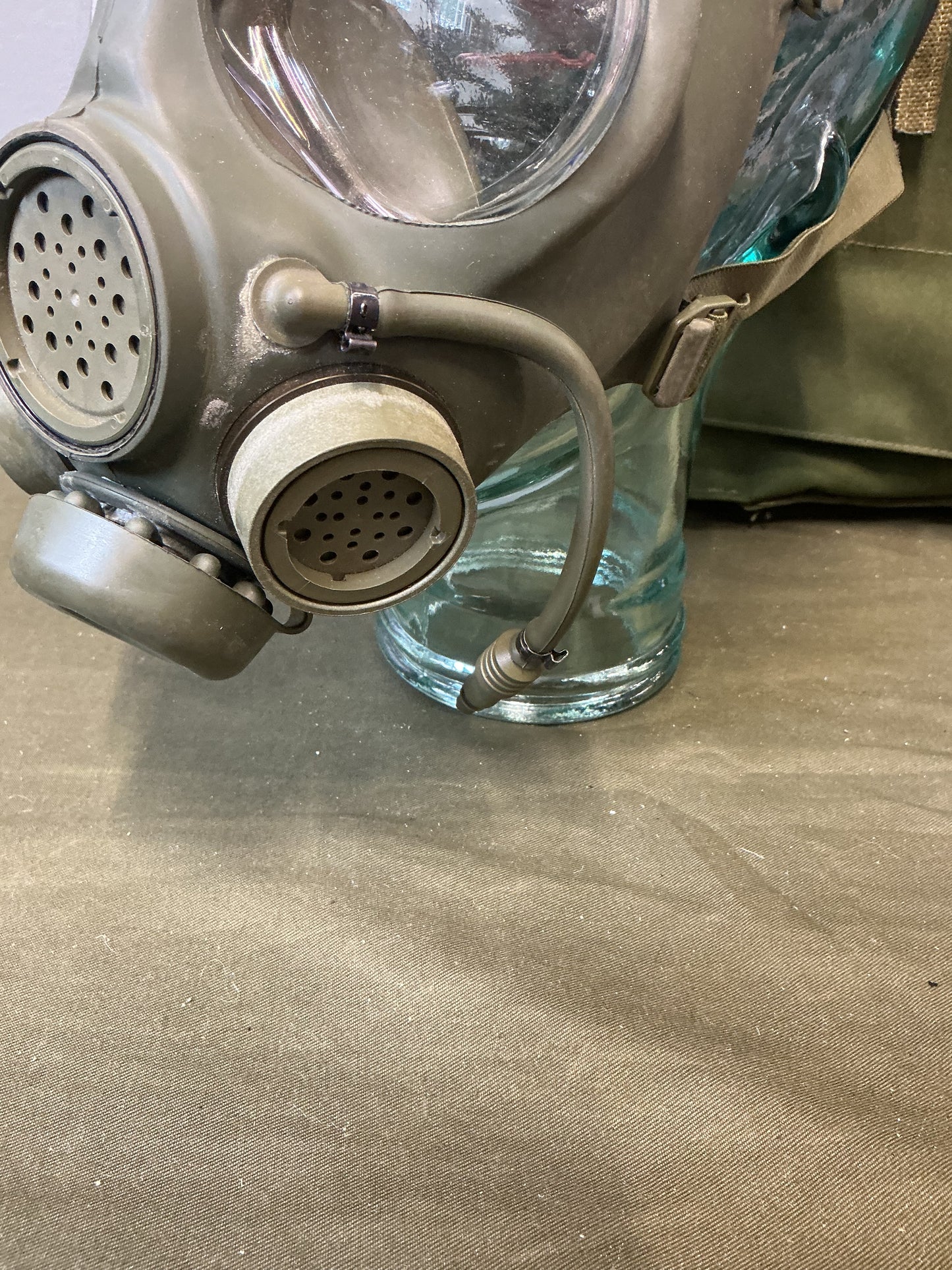 Canadian Forces C4 Gas Mask and Carry Bag