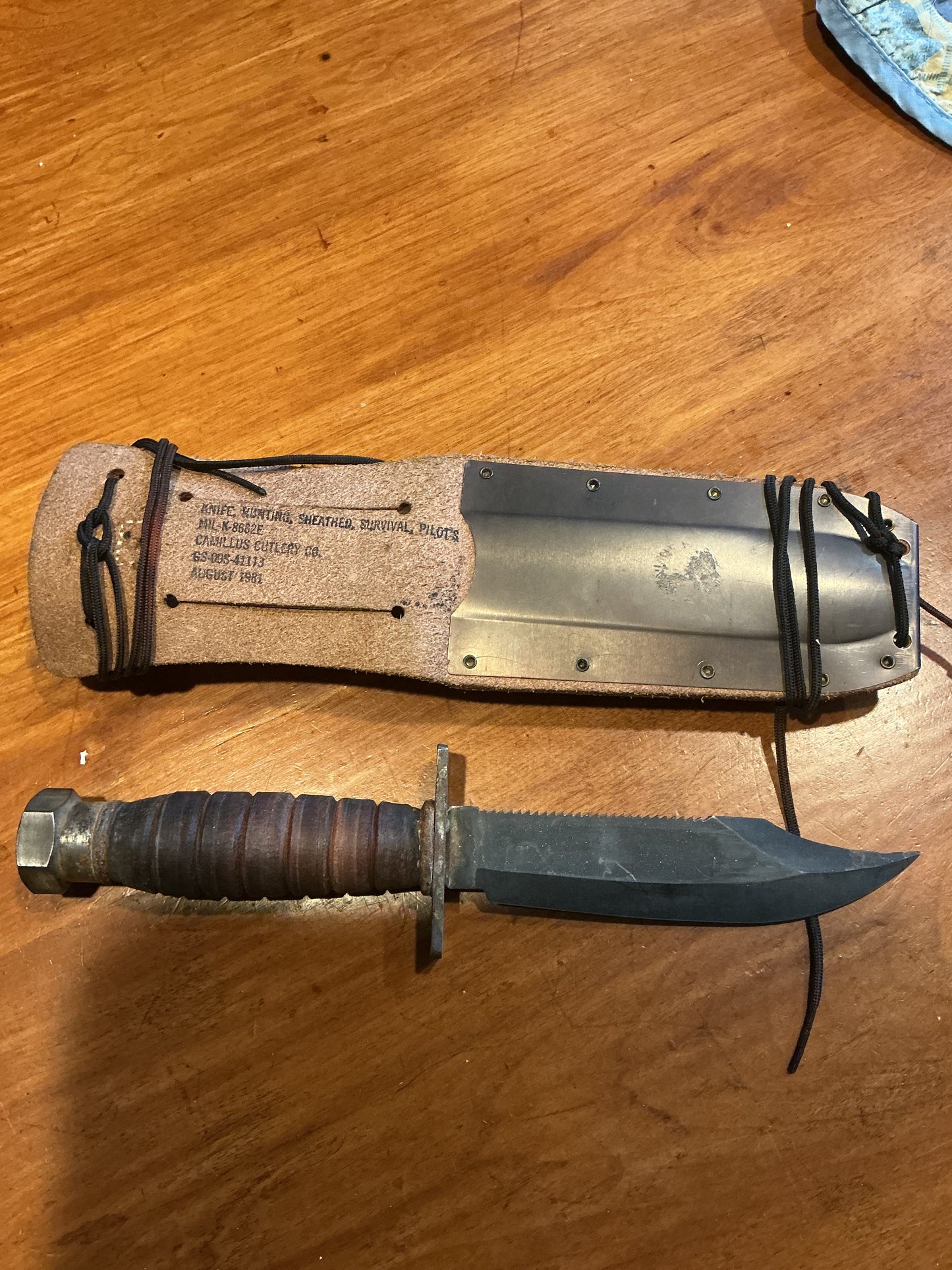 U.S.A.F PILOT SURVIVAL KNIFE with sheath CAMILLUS .