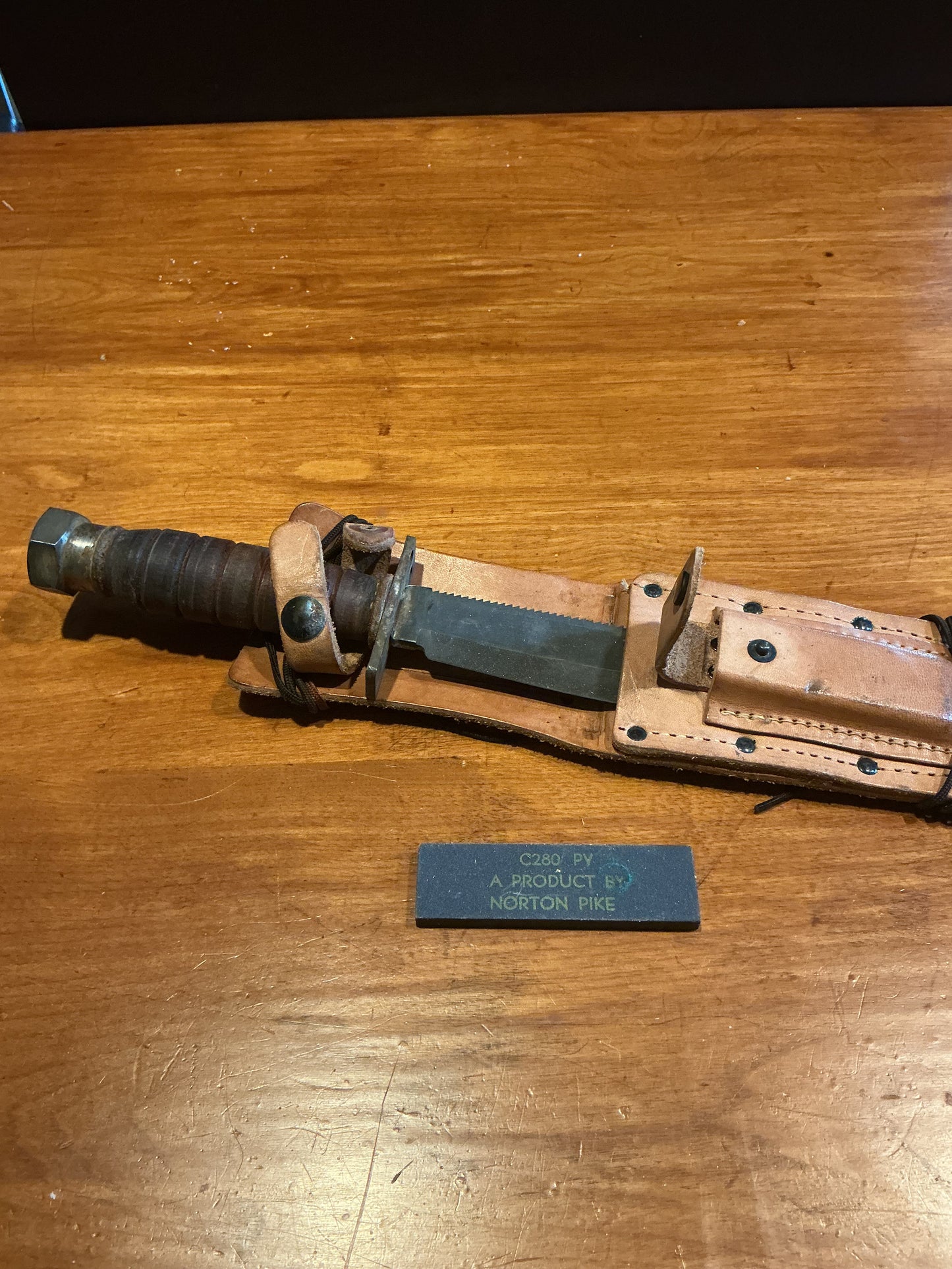 U.S.A.F PILOT SURVIVAL KNIFE with sheath CAMILLUS .
