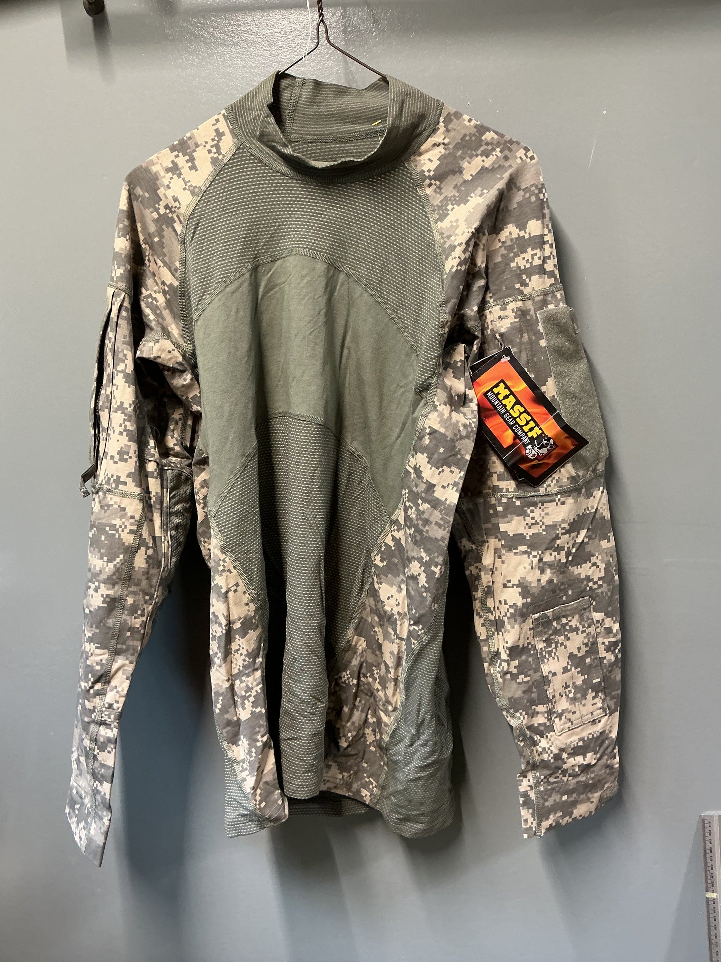 New ACU pattern Military Under Body Armour Combat Shirt size Large .Padded elbows