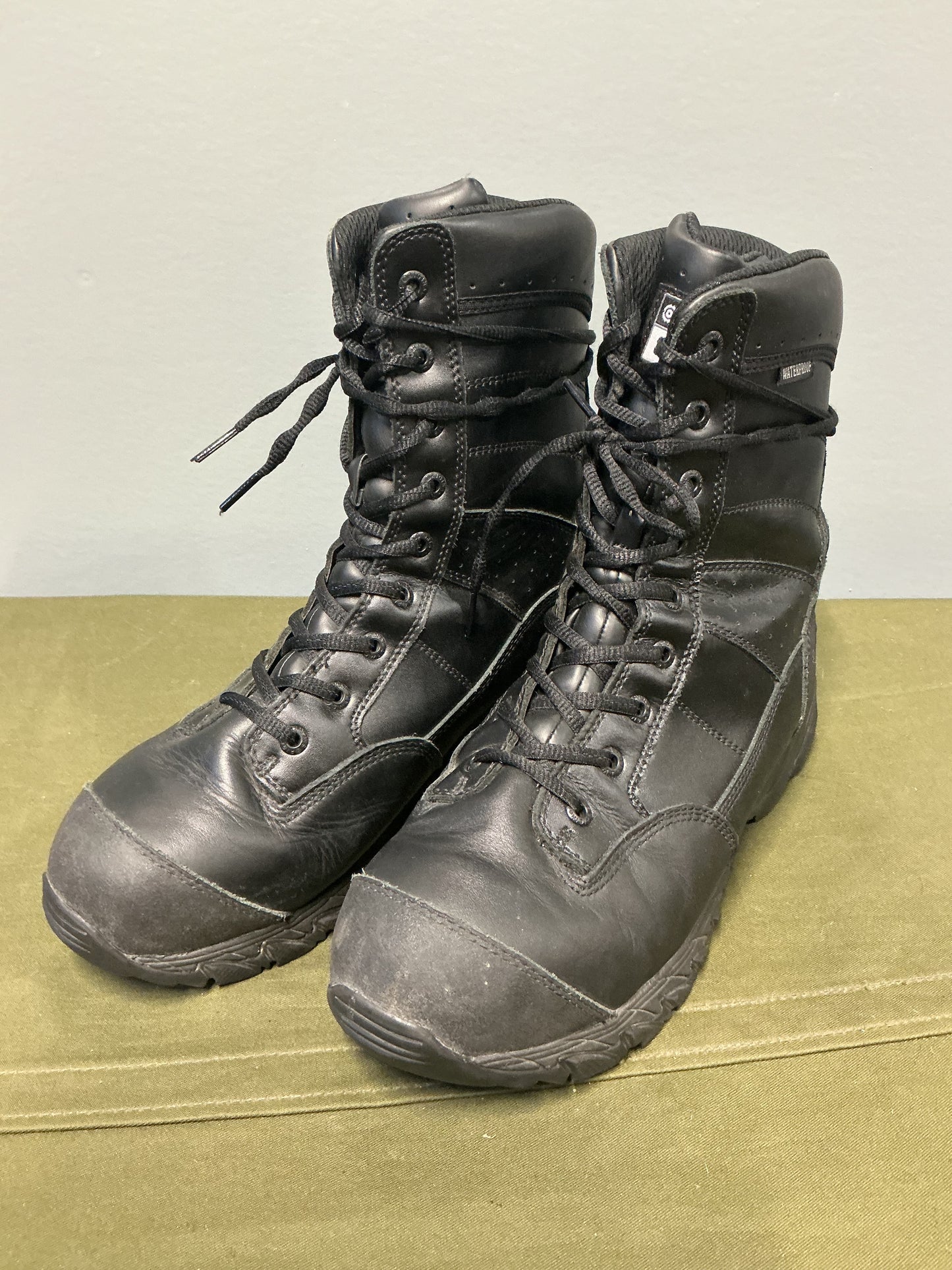 ORIGINAL SWAT BOOTS SIZE 11 U.S. in good condition
